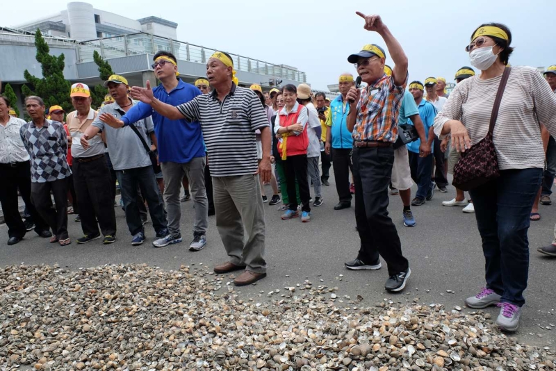 七股漁民怒吼，漁電共生掠奪農地，地主解約，養殖戶陷存亡危機