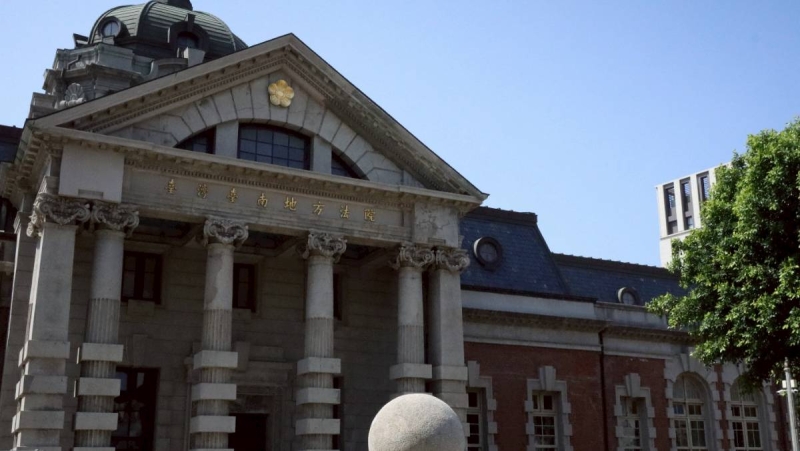 颱風勘災竟潛入小學「猥褻2男童」扯拍片　台南淫官下場出爐