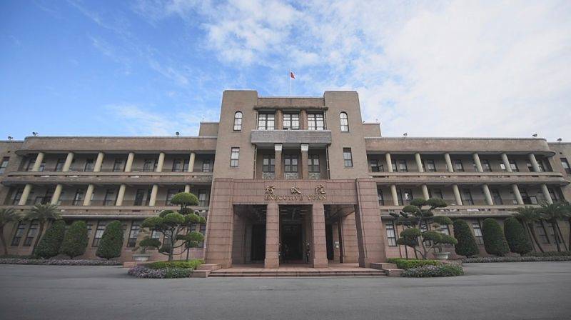 行政院國旗竟「倒掛20分鐘」　挨酸：不演了