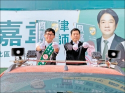 力挺台南議員候選人周嘉韋 陳宗彥、林俊憲陪車掃