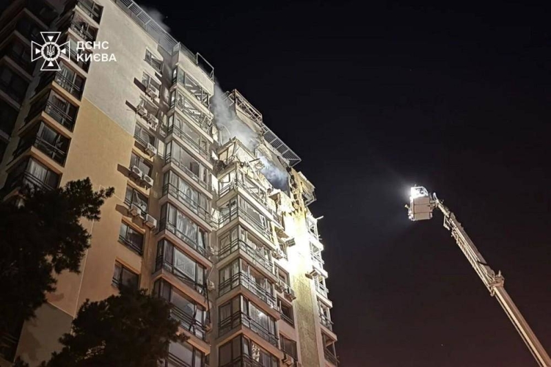 俄羅斯夜襲基輔釀3死含嬰兒　烏克蘭政府大樓陷火海