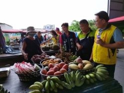 陳昆和三度偕企業買芒果助弱