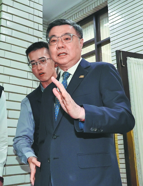 卓揆酸白沒資格執政 作家搬綠大咖「挺扁紀錄」打臉