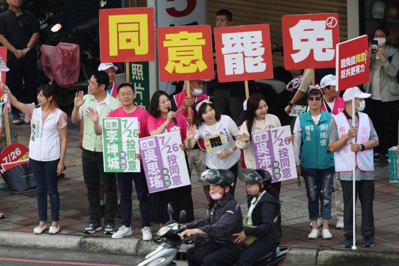 英籍記者攜家返鄉　批罷免潮氾濫「台灣沒走在對的路上」