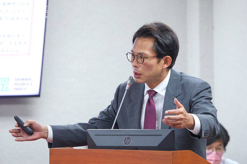 副首長沒專車危及國安？黃國昌怒嗆追加預算「回編率破三成」：絕不會同意