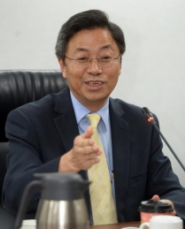 佔領國會》張善政讚學運 善用網路高科技