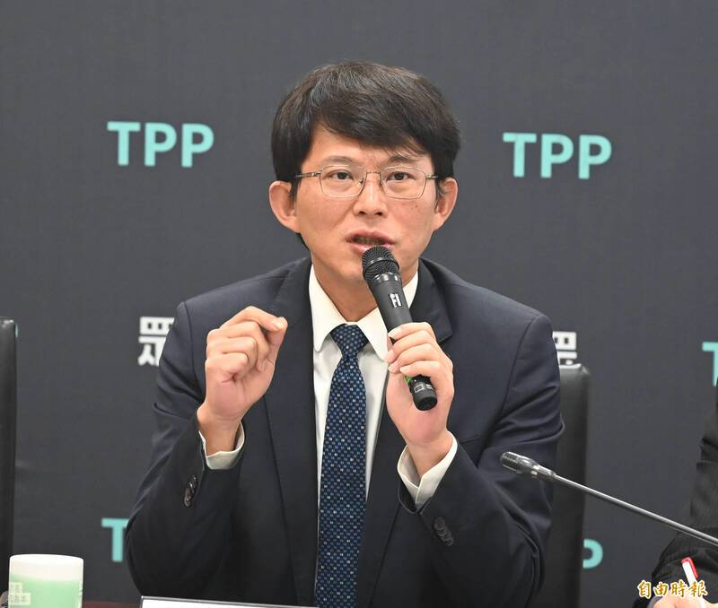 卓榮泰喊「安心睡」卻被美課32％關稅 黃國昌：政府吹牛皮一夕自爆