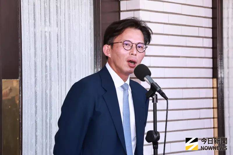 王義川提告！黃國昌反嗆：闖紅燈要再被認證