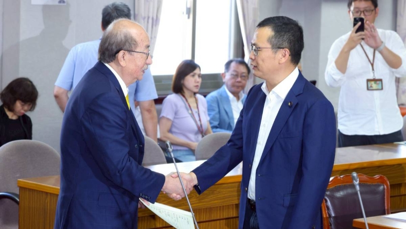 朝野協商主動握手「送暖」柯建銘　羅智強：哪個綠委沒喊過大罷免大成功？