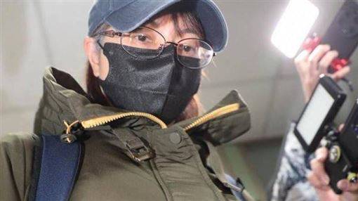 出庭反應曝！足足哭20分鐘…謝宜容拿衛生紙頻拭淚：罪刑全認，求緩刑