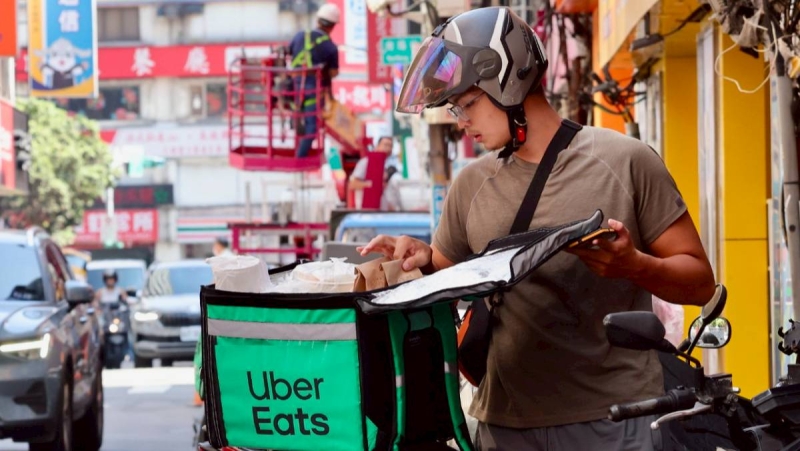外送員最低薪、保險全入法！平台違反離線權、退避權最重罰50萬元