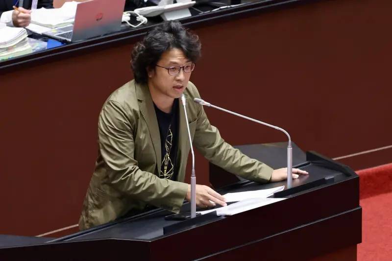 批藍白拒參加國安簡報　沈伯洋慘挨轟這句