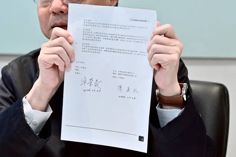 卓榮泰秀單據　徐巧芯：200萬包機不可能