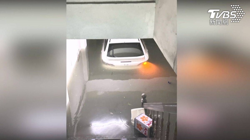台南雨停善後剛開始！　多處大樓地下室滅頂　汽機車全泡水