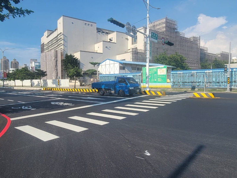 中華西路與南島路口增設左轉專用車道，保障人車安全