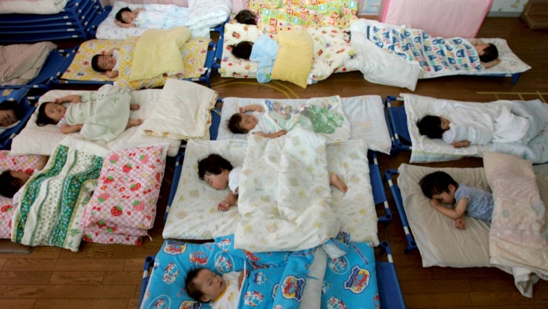 與台灣同步探底！日本2025新生兒數跌至70萬人　連10年創新低