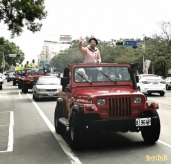 陳亭妃車隊大掃街 承諾不讓溪北邊緣化