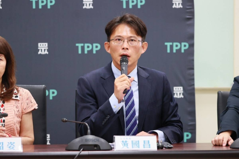 台鐵總經理「不需具軌道背景」？　黃國昌批：民進黨吃得腦滿肥腸還沒吃飽？