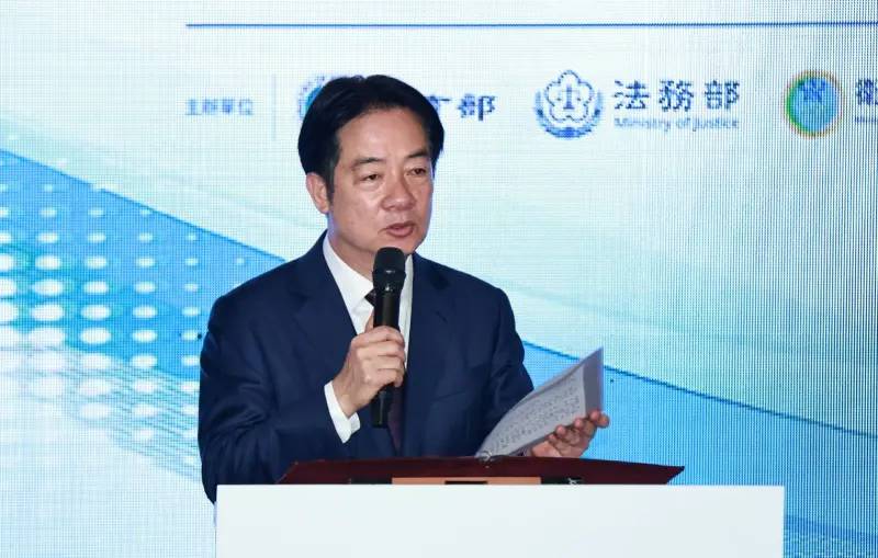 黃暐瀚稱雜質指「不反共護台」？他怒問一句