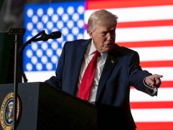 川普宣布全球加徵10％關稅　再點名台灣「偷走」美國晶片