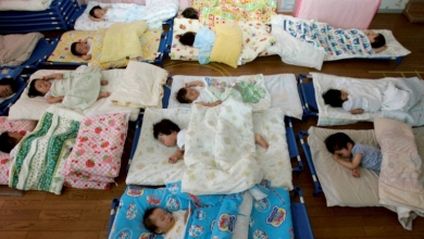 與台灣同步探底！日本2025新生兒數跌至70萬人　連10年創新低