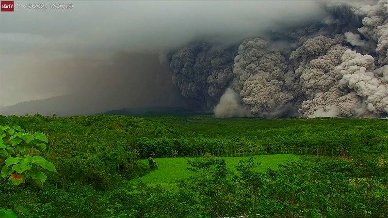 印尼塞梅魯火山噴發　逾900人撤離170登山客脫困