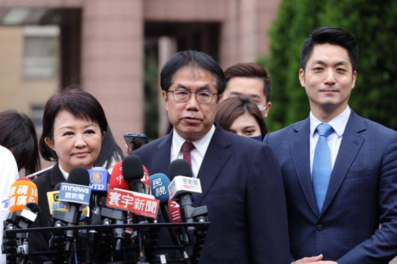 台南光電案起訴15人　黃偉哲出庭作證：力暘總裁的拜會像陳情