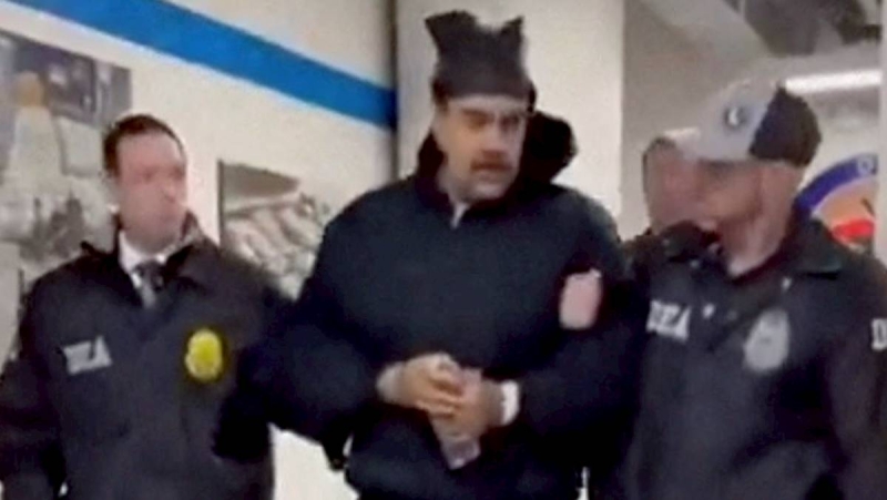 白宮公布馬杜洛上銬押解影片　發文諷「犯人遊街」　