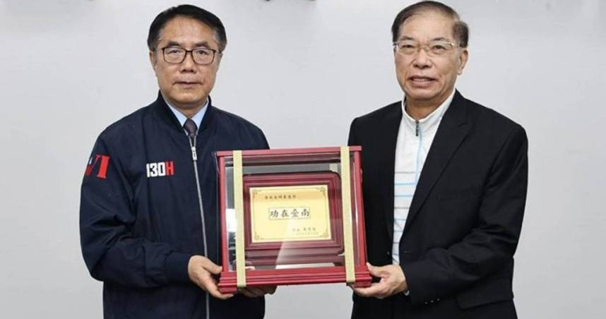 賄款放公務車腳踏板　台南前消防局長聯手女密友「假捐真貪」遭起訴