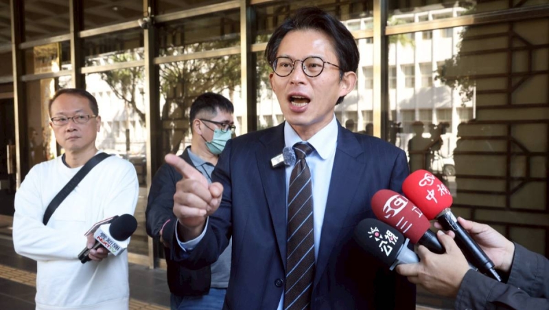 傳府院高層關說大法官　黃國昌赴北檢告發不法關說罪