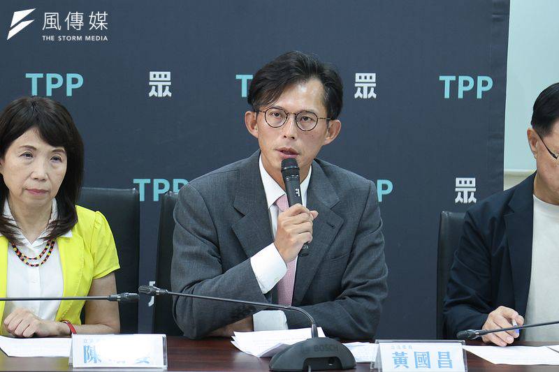 民眾黨團提案退回總預算！黃國昌批政院違法濫權：警消、軍人條例三讀卻不編預算