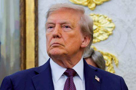 已故性罪犯艾普斯坦檔案照曝光 川普同框多名女子