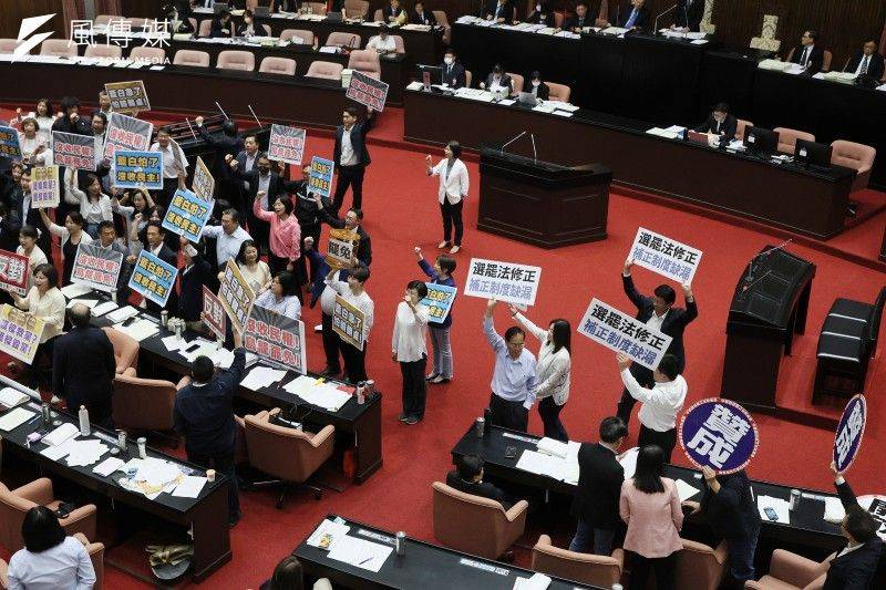 鏡新聞民調》民進黨尷尬了！在野提修罷免同意票須大於當選得票　逾46%民眾贊同