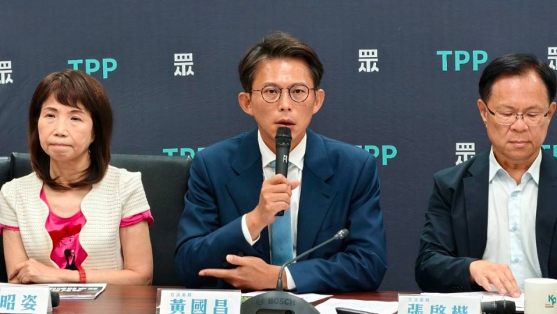批賴政府關稅搞黑箱、喪事喜辦　黃國昌：除了大罷免還幹了什麼