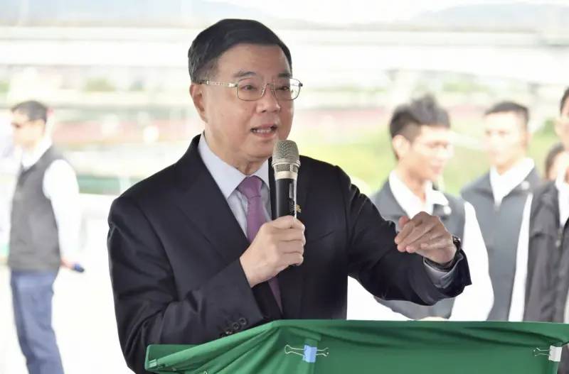 卓榮泰喊4字！吳子嘉快吐了：連小學生都知