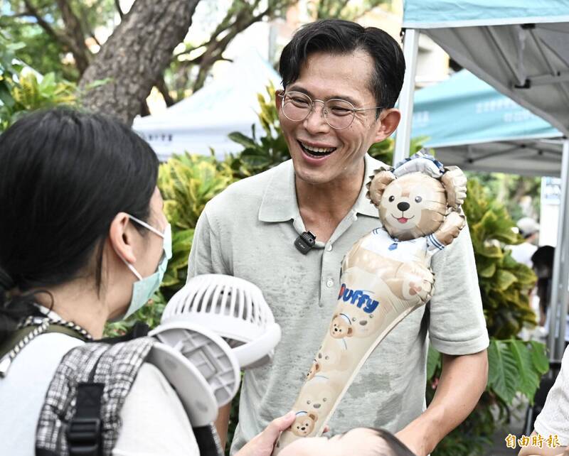 黃國昌LINE指揮狗仔跟拍綠營！ 周軒列重點：狗仔薪水從吹哨者保護協會領