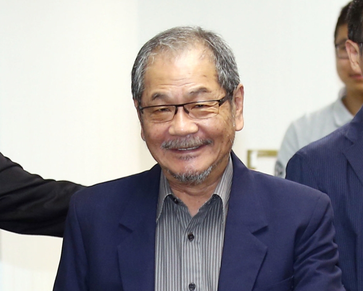 北院拘提吳乃仁撲空 謝龍介翻出「當場辭議員」影片酸問賴：還算數嗎？