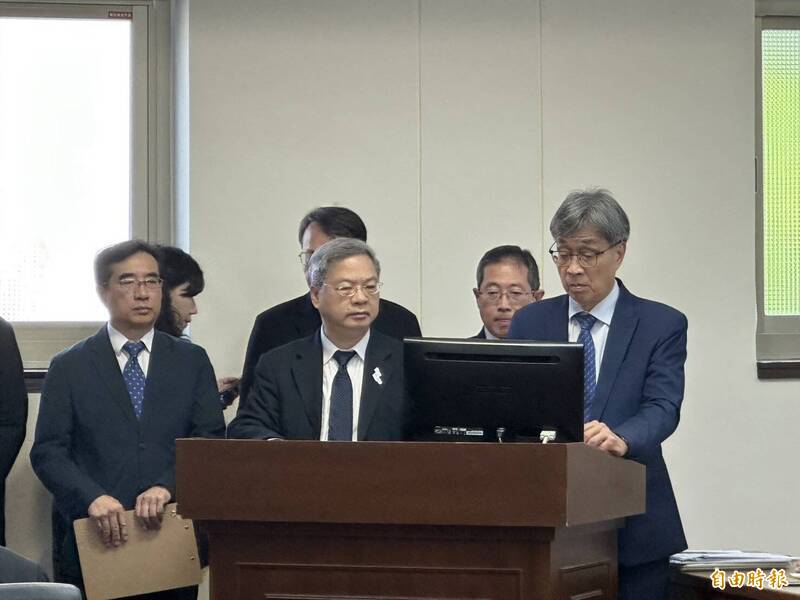 烏山頭水庫水面設光電引爭議 經長龔明鑫：有疑慮者暫緩審查