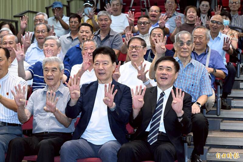 黃國昌被控養狗仔跟監政敵挨告 趙少康幫緩頰